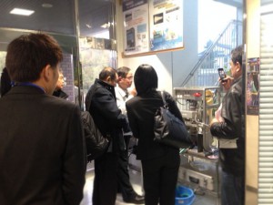 川や池の水を生活用水に浄化するペットボトル水製造機